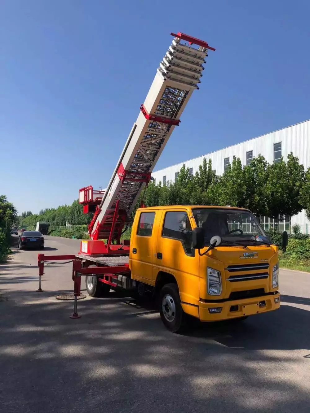 富文镇附近的云梯车出租服务：轻松解决高空作业需求