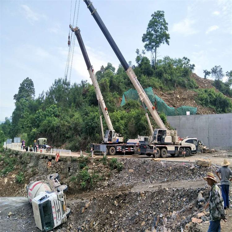 富文镇汽车掉沟里叫吊车救援要多少钱